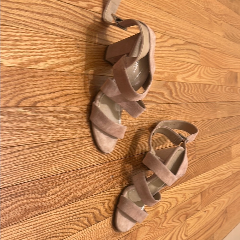 Elegant Tan Strappy Sandals